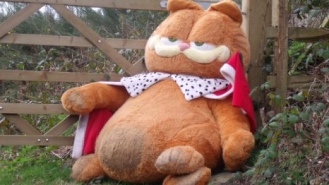 enormous toy garfield blocking a gate